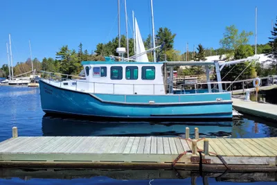Custom Deschamp & Jackson Cape Island 32