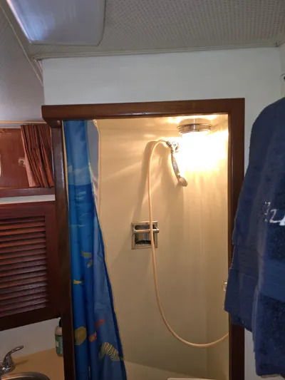 Aurora Yacht Photos Pics 1982 Tollycraft 37 Sportfish shower area with blue curtain and overhead light.