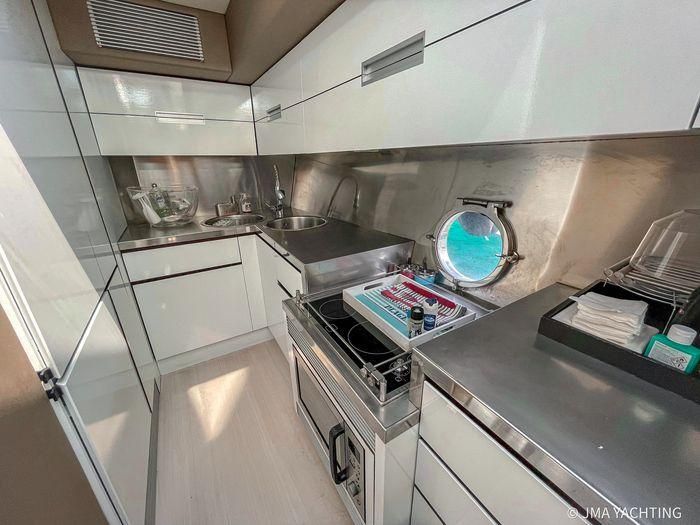 2004 Azimut 65 