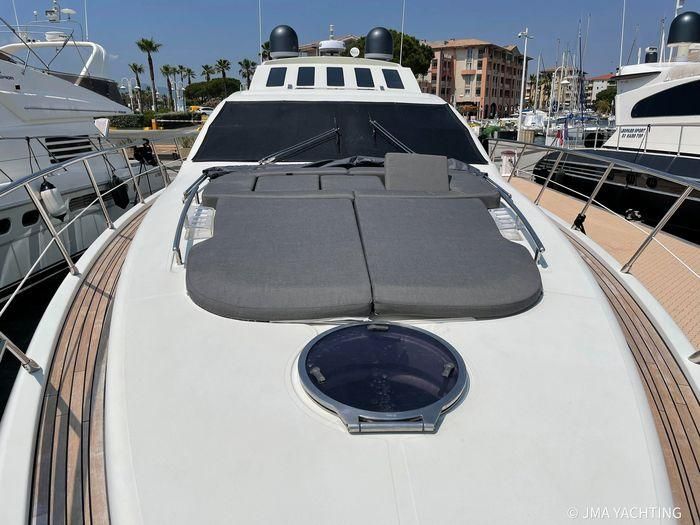 2004 Azimut 65 