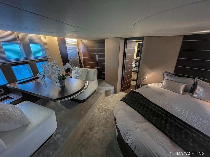 2004 Azimut 65 