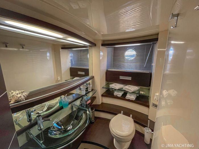 2004 Azimut 65 