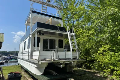 Catamaran Cruisers House Boat