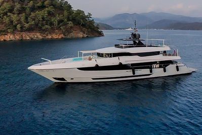 2018 Mangusta Oceano 43