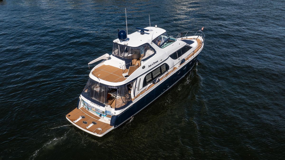 2005 Carver 56 
