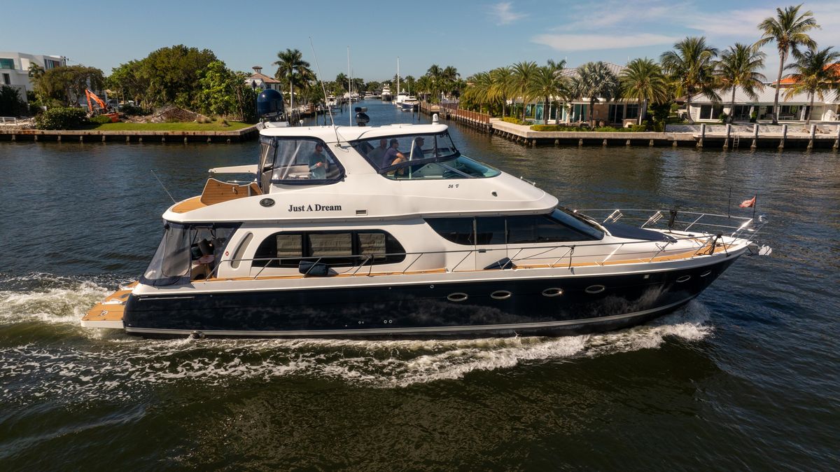 2005 Carver 56 