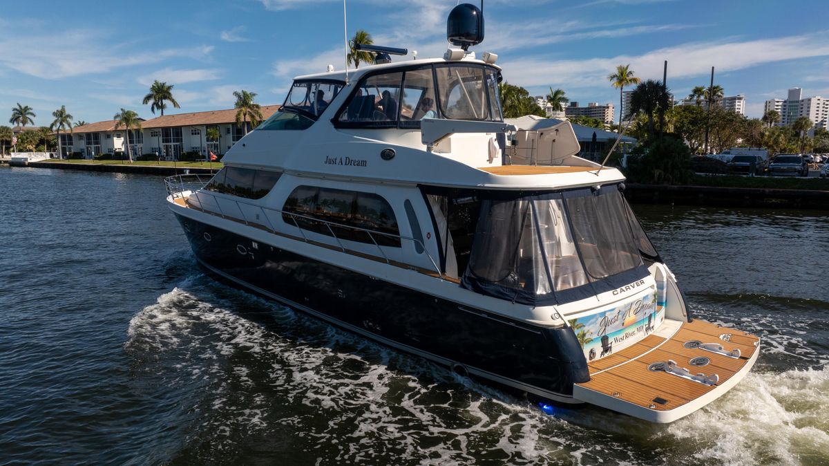 2005 Carver 56 