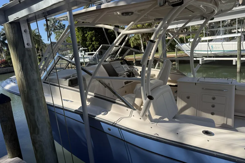 275-264 Brokerage Joe Yacht Photos Pics 2022 Grady-White Freedom 275 boat docked in a marina setting.