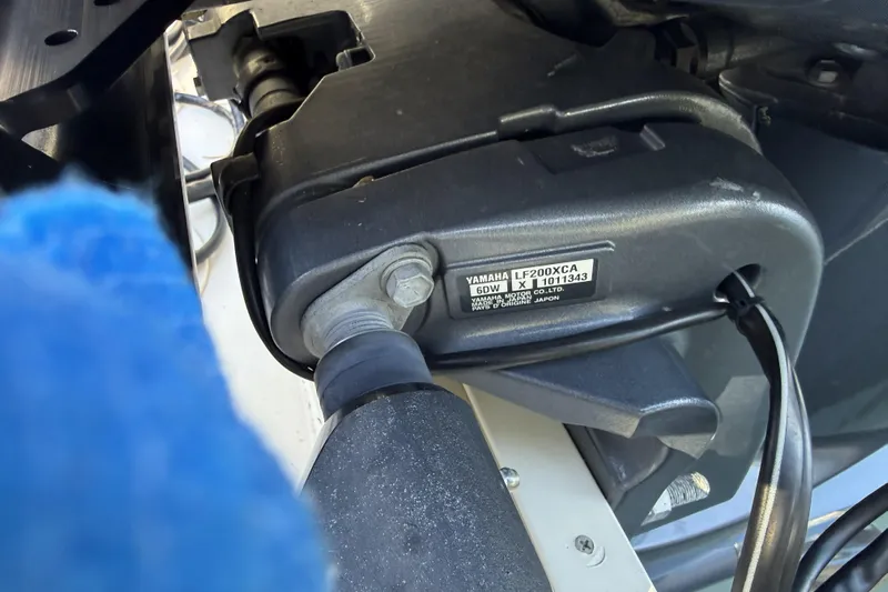 275-264 Brokerage Joe Yacht Photos Pics Yamaha LF200XCA engine on 2022 Grady-White Freedom 275 boat.