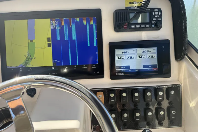 275-264 Brokerage Joe Yacht Photos Pics 2022 Grady-White Freedom 275 dashboard with Garmin and Yamaha displays, steering wheel visible.