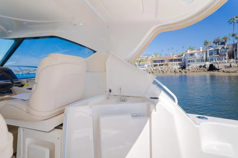 Niksen Yacht Photos Pics 2013 Tiara Yachts 3500 Sovran interior with waterfront view.