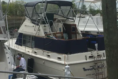 Hatteras 38 DC