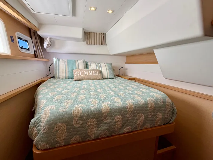 Salty Breeze Yacht Photos Pics 