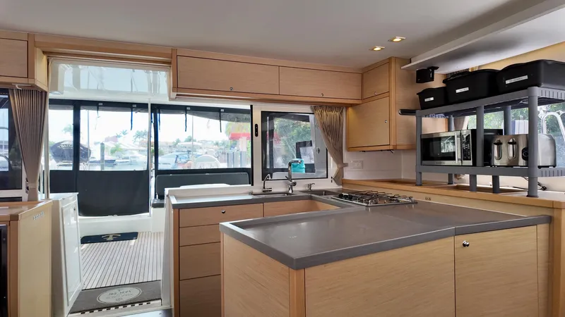 Salty Breeze Yacht Photos Pics 