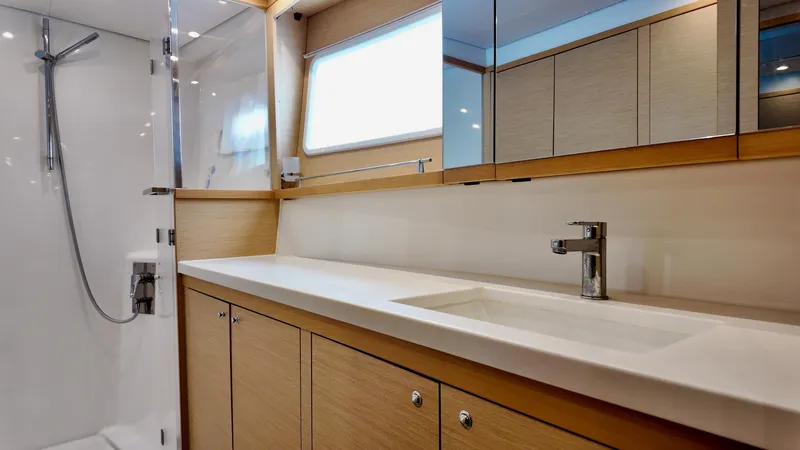 Salty Breeze Yacht Photos Pics 