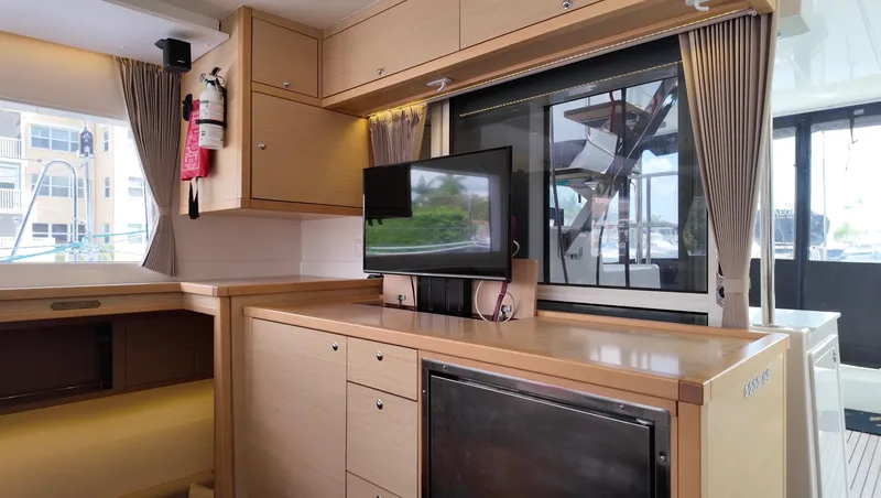 Salty Breeze Yacht Photos Pics 