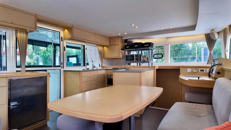 Salty Breeze Yacht Photos Pics 