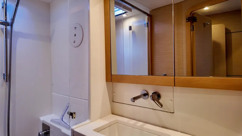 Salty Breeze Yacht Photos Pics 