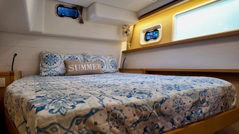 Salty Breeze Yacht Photos Pics 