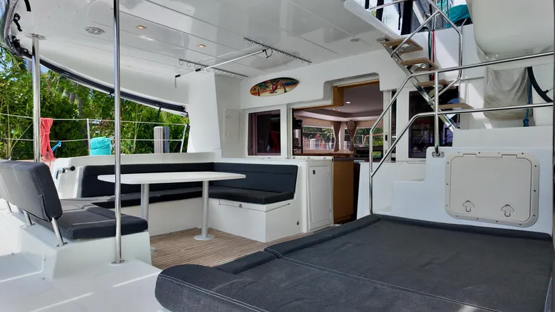 Salty Breeze Yacht Photos Pics 