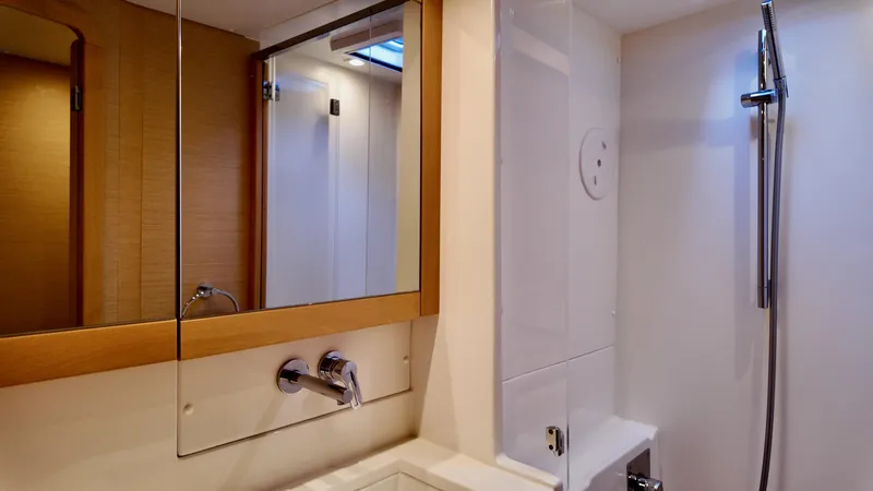 Salty Breeze Yacht Photos Pics 