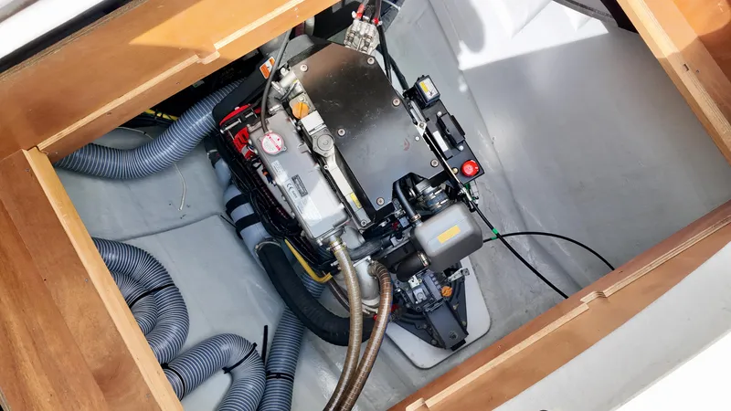 Salty Breeze Yacht Photos Pics 