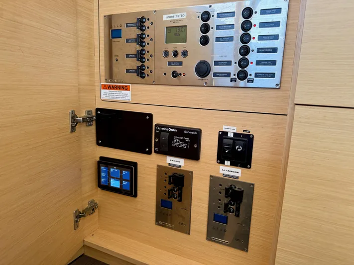 Salty Breeze Yacht Photos Pics 