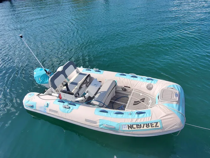 Salty Breeze Yacht Photos Pics 