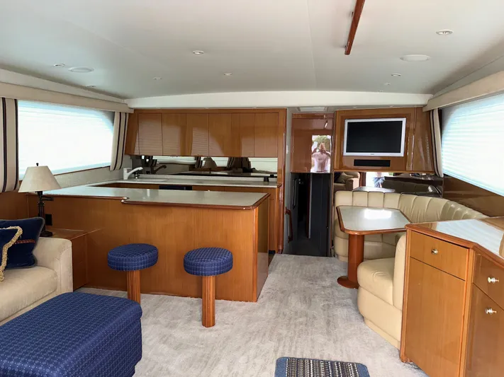 Fish Tank Yacht Photos Pics Viking 61 FISH TANK - Galley & Dinette