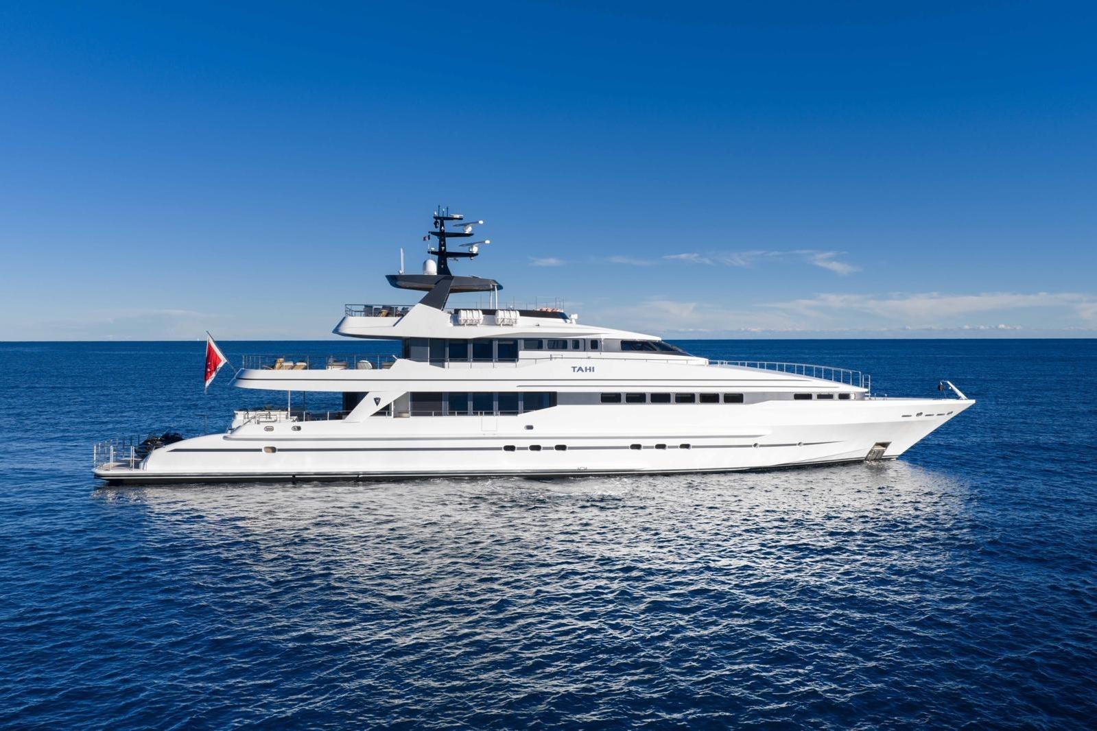 Heesen Semi displacement motor yacht