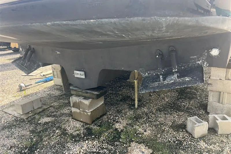  Yacht Photos Pics 2007 Sea Ray 52 Sedan Bridge boat hull on blocks, showing underside details.