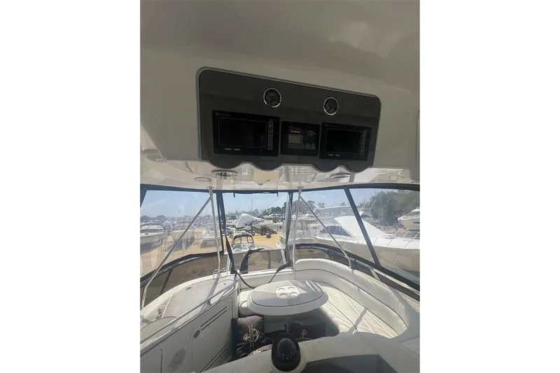  Yacht Photos Pics 2007 Sea Ray 52 Sedan Bridge interior with control panel and seating area.