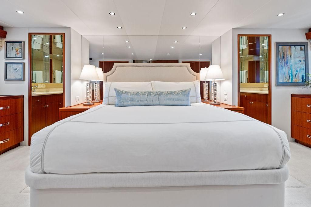2013 Hatteras 80 