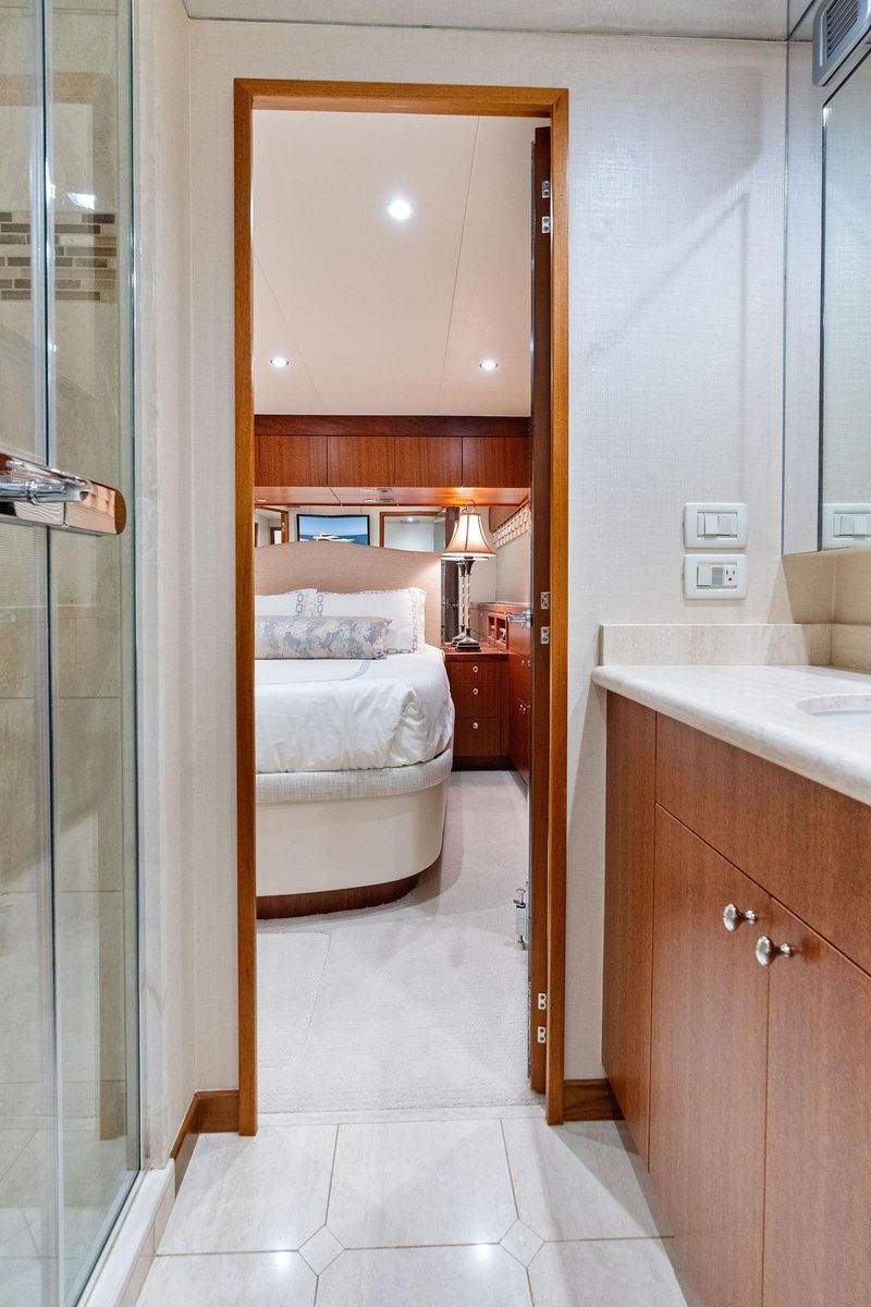 2013 Hatteras 80 