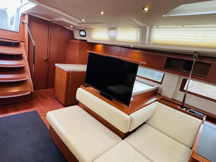 Flight Risk Yacht Photos Pics Interior of 2020 Beneteau Oceanis 51.1 yacht with modern seating and TV.