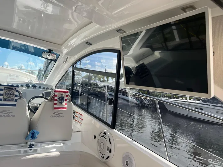 Romaniac Yacht Photos Pics Interior of 2021 Evolve 400HT yacht with modern dashboard and large window view.