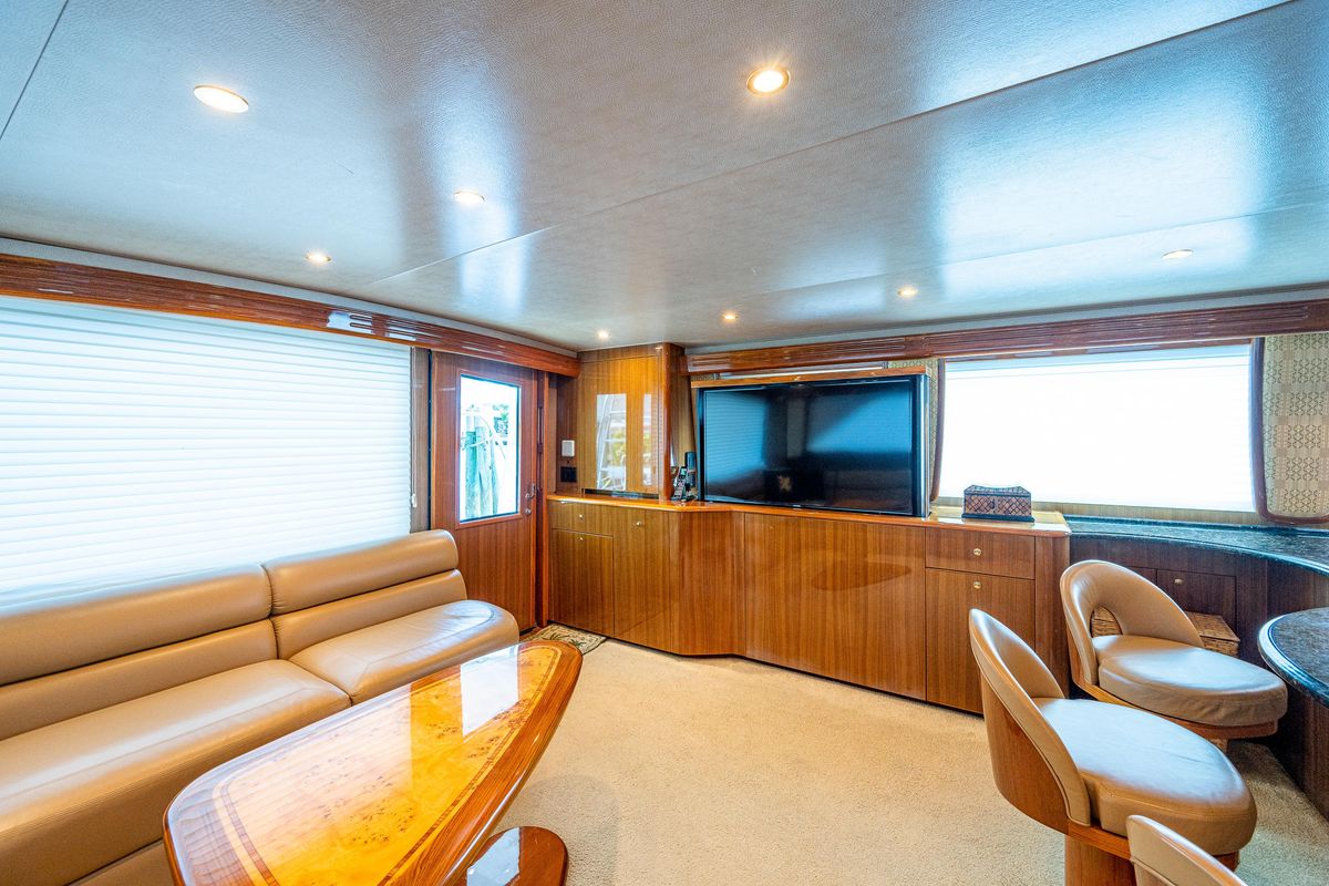 2005 Viking 74 