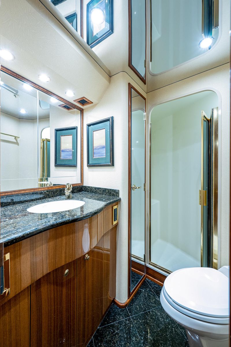2005 Viking 74 
