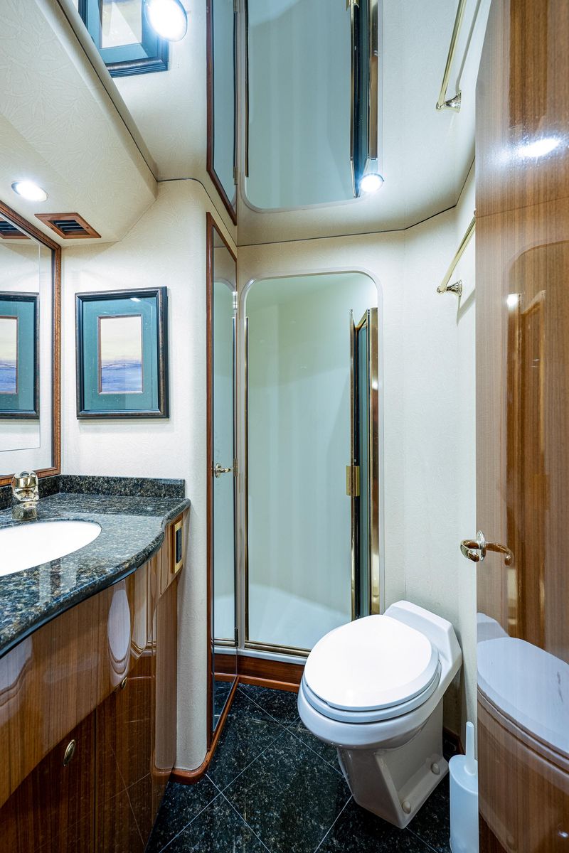 2005 Viking 74 