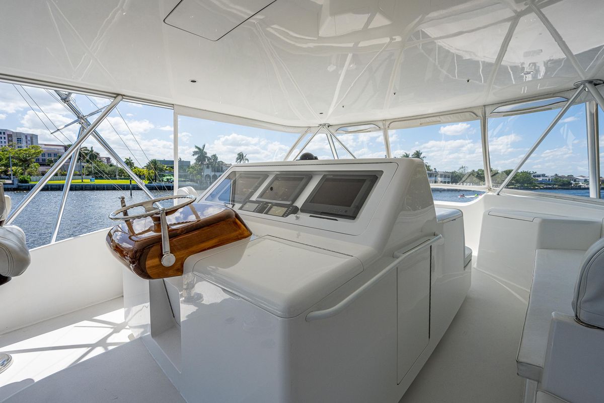 2005 Viking 74 