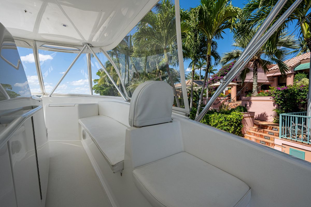 2005 Viking 74 