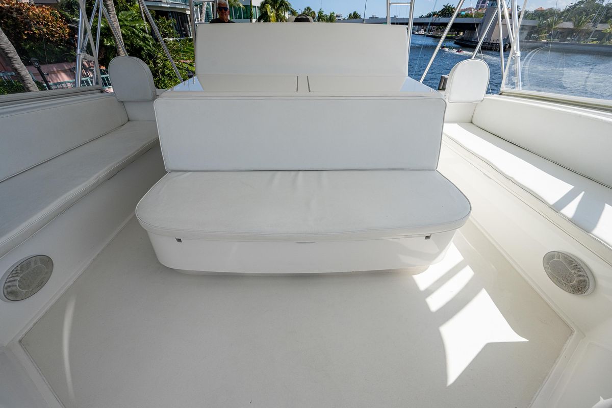 2005 Viking 74 
