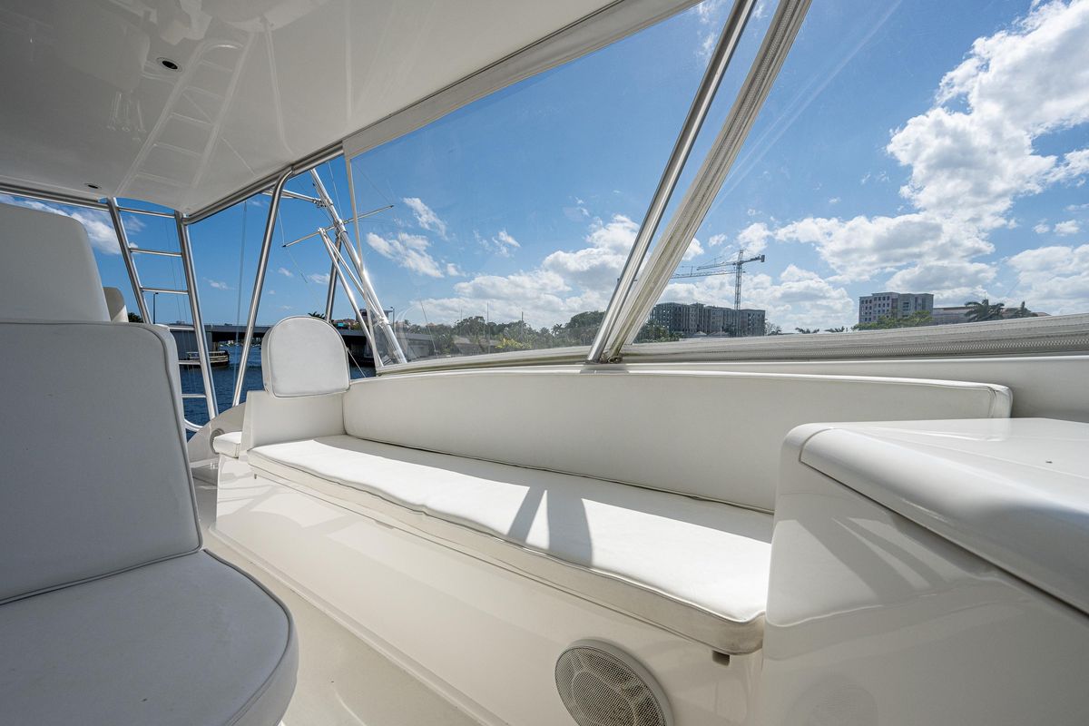 2005 Viking 74 