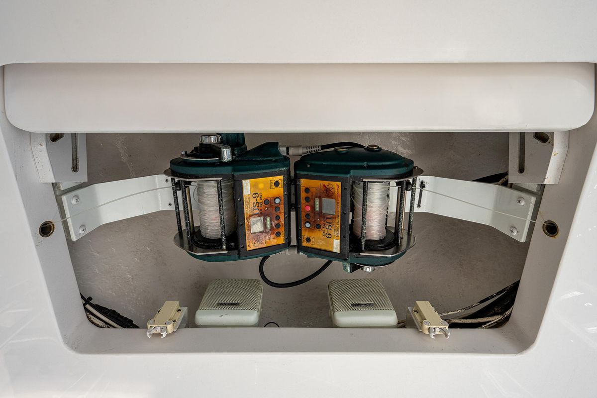 2005 Viking 74 