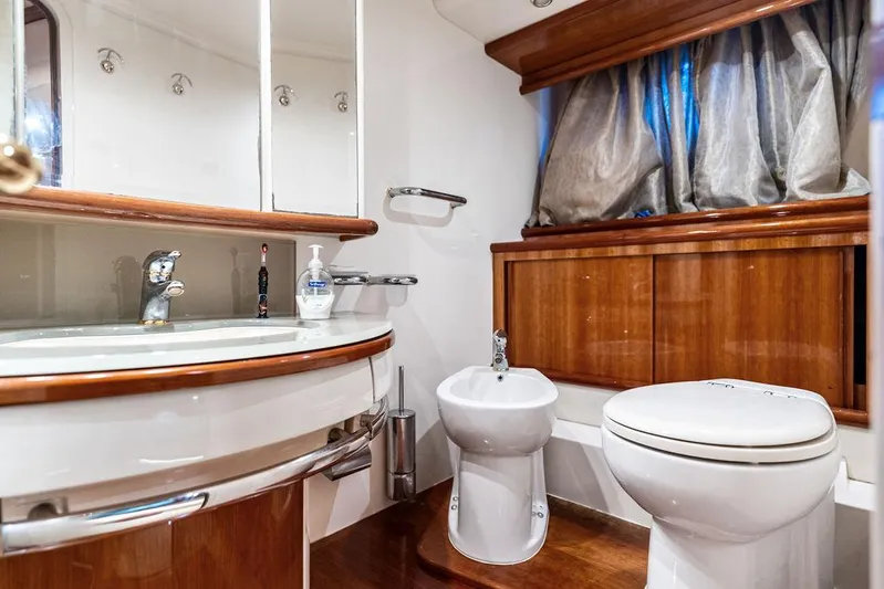 Jb Yacht Photos Pics 