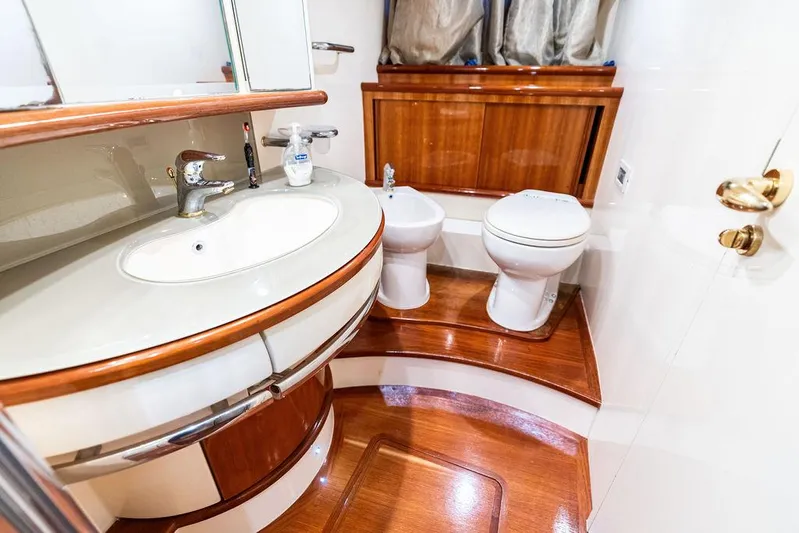 Jb Yacht Photos Pics 