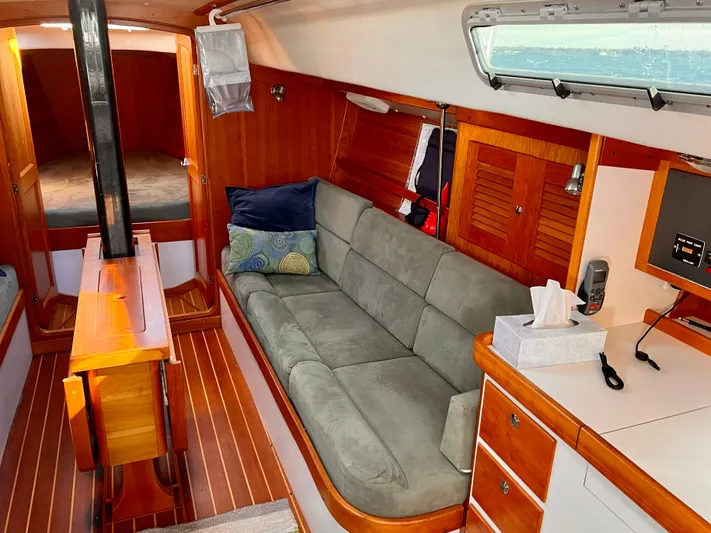 Airwaves Yacht Photos Pics Interior of 2006 J Boats J/124 sailboat with cozy seating and wooden finishes.