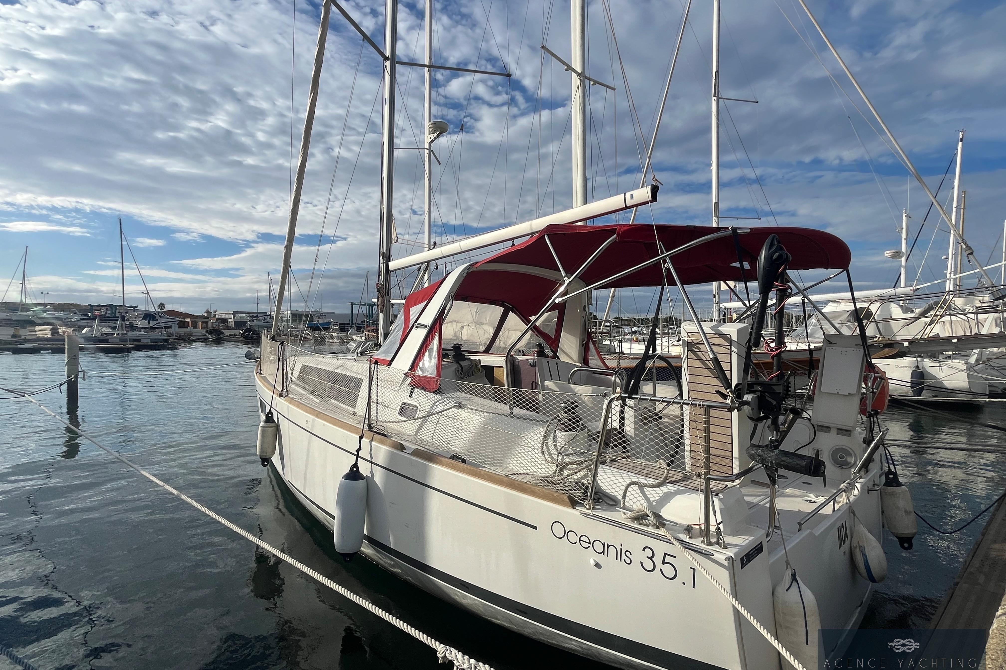 2020 Beneteau Oceanis 35.1