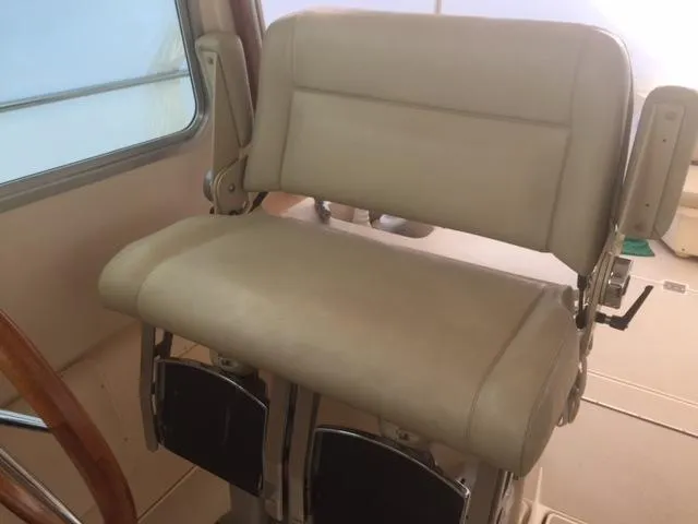 Navigator Yacht Photos Pics Beige cockpit seat in 2002 Island Packet Craft Express 360.