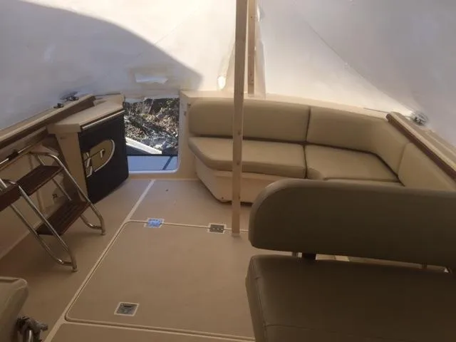 Navigator Yacht Photos Pics Interior of 2002 Island Packet Craft Express 360 yacht.